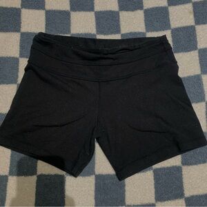black lululemon shorts